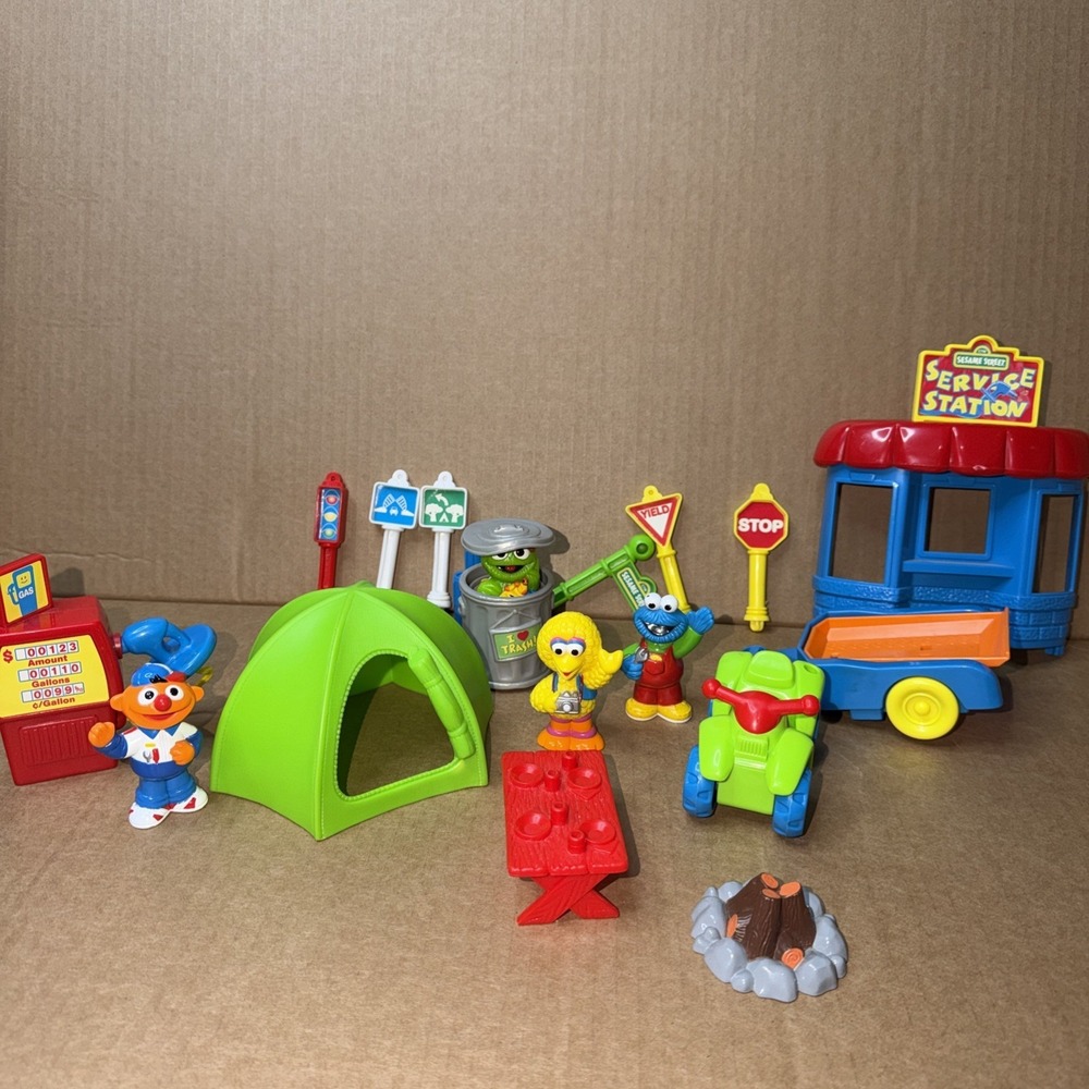 Vintage Sesame Street Figures Service Station Camp Toy Tyco 1990s accessories